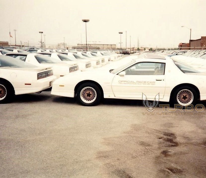 1989 TTA on the Pontiac dealership showroom floor